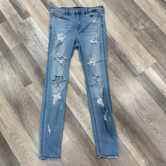 Hollister distressed super skinny high rise jegging ❤️ - Picture 3 of 7